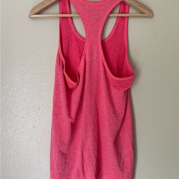 UNDER ARMOUR Tank - Picture 5 of 5